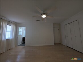 405 Oakwood Blvd in New Braunfels, TX - Building Photo - Building Photo