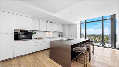 2901 Collins Ave in Miami Beach, FL - Building Photo - Building Photo