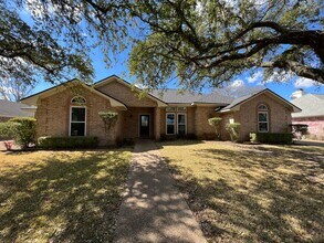 300 Meadow Mountain Dr in Waco, TX - Building Photo - Building Photo