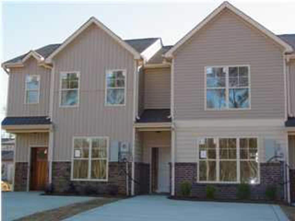 695 The Heights Ln in Calera, AL - Foto de edificio