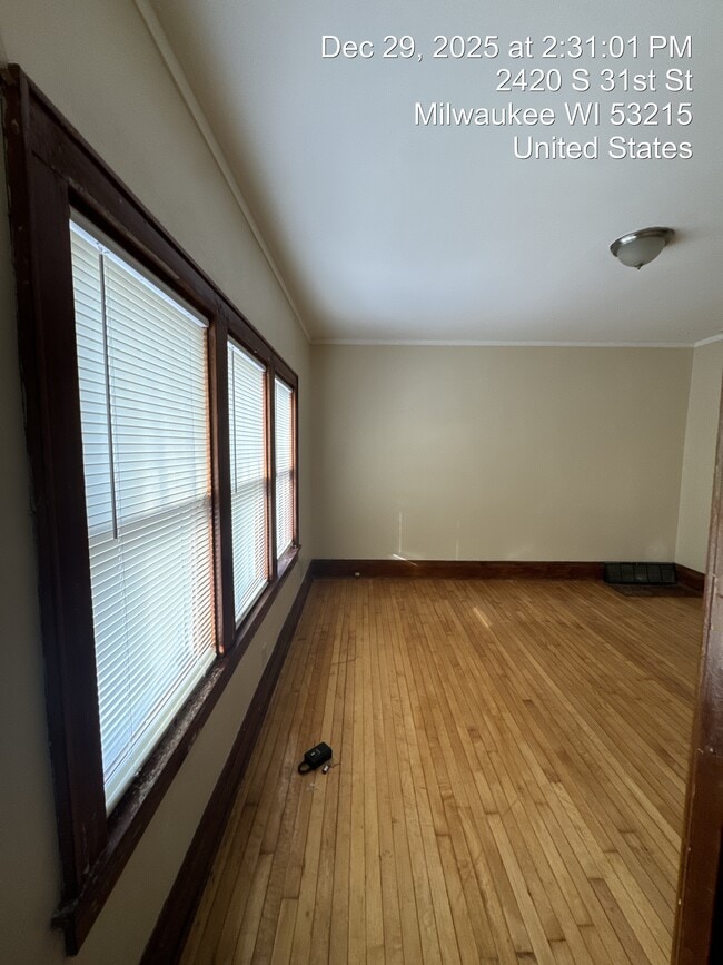 2420 S 31st St in Milwaukee, WI - Foto de edificio - Building Photo
