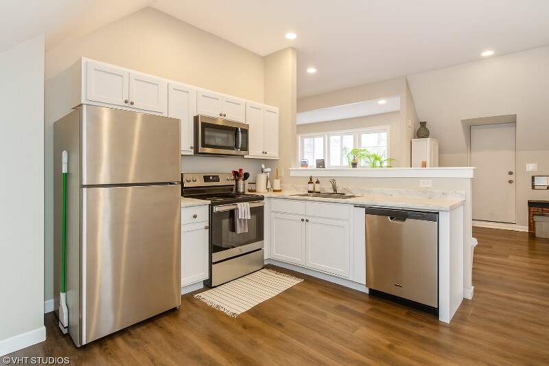 2508 Lakeshore Dr in St. Joseph, MI - Building Photo