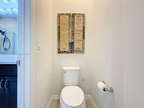 5040 Eucalyptus Dr in Hollywood, FL - Building Photo - Building Photo