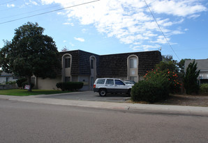 800 7th St Apartments