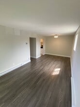 Place du Golf in Gatineau, QC - Building Photo - Building Photo