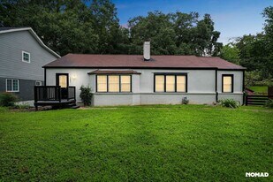 1461 Centra Villa Dr SW in Atlanta, GA - Building Photo