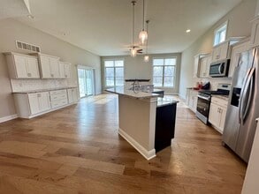 5058 Pandit Dr in Bettendorf, IA - Building Photo - Building Photo