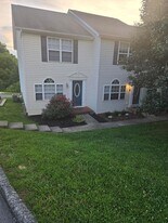 140 Amanda Ln in Bristol, TN - Building Photo