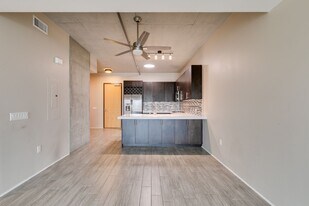 353 E Bonneville Ave in Las Vegas, NV - Building Photo