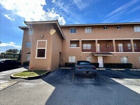 8177 NW 8th St in Miami, FL - Building Photo