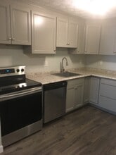 949 Pleasant Valley Rd in South Windsor, CT - Building Photo - Building Photo