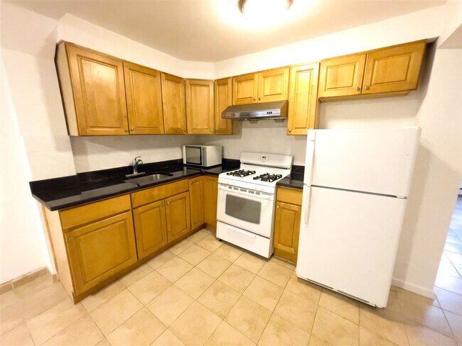 485 Manila Ave-Unit -1 in Jersey City, NJ - Building Photo - Building Photo