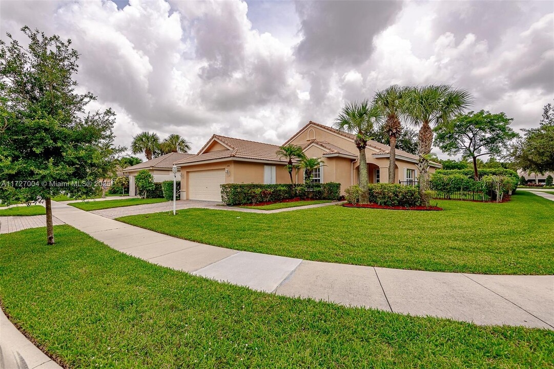 11326 NW 65th Manor in Parkland, FL - Building Photo