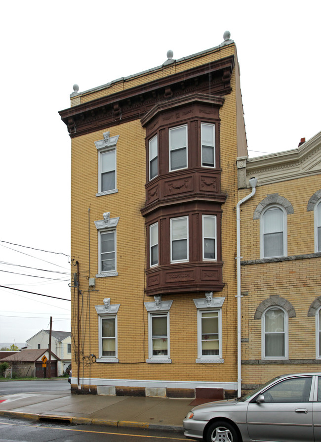 55 Harrison Ave in Garfield, NJ - Foto de edificio - Building Photo