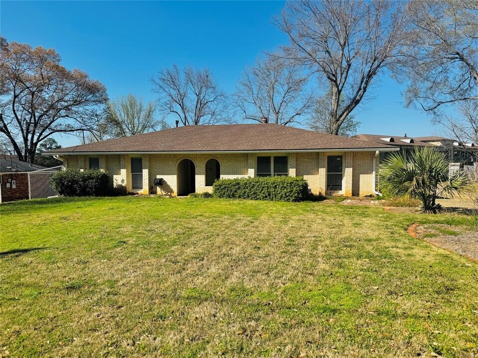 1425 Pine Ridge Rd in Montgomery, AL - Building Photo