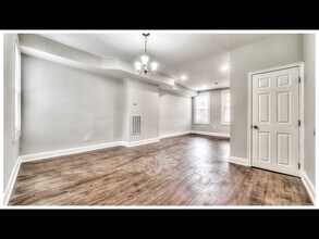 524 E 30th St in Baltimore, MD - Foto de edificio - Building Photo