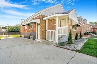 6411 S Leclaire Ave in Chicago, IL - Building Photo - Building Photo