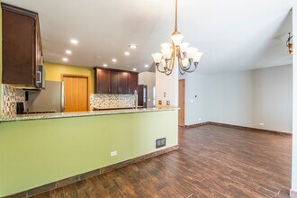 2284 Woodside Dr in Carpentersville, IL - Building Photo - Building Photo