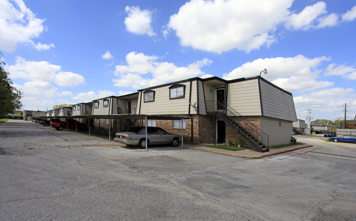 Courtyard Apartments in Pasadena, TX - Building Photo