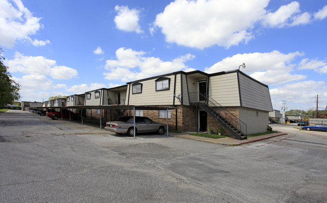 Courtyard Apartments