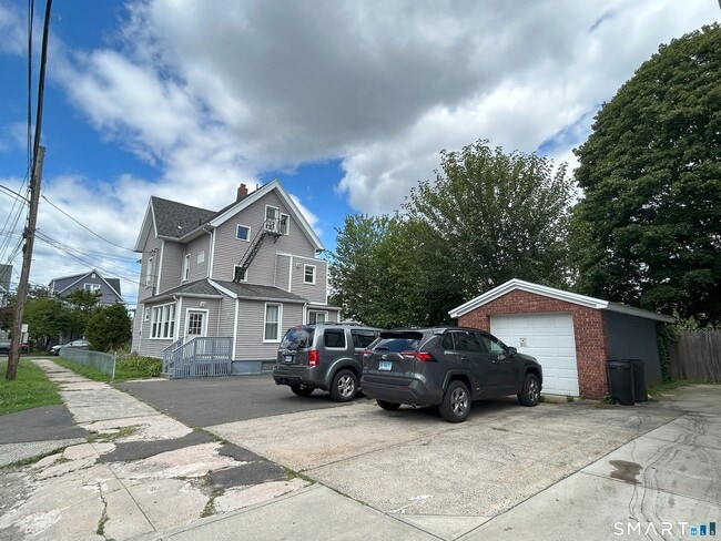 214 Blohm St in West Haven, CT - Building Photo - Building Photo