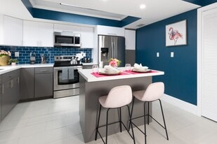 940 W 81st Rd in Hialeah, FL - Building Photo