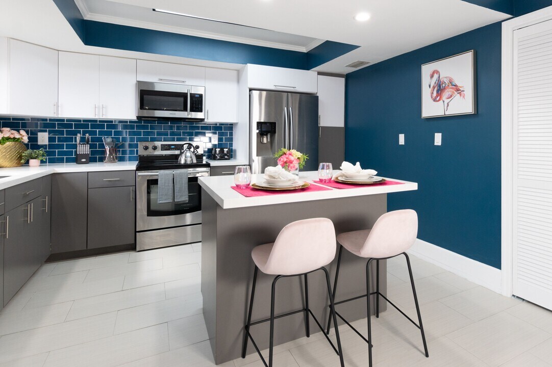 940 W 81st Rd in Hialeah, FL - Building Photo