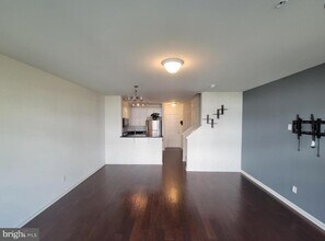 17026 Beveridge Dr-Unit -27 in Dumfries, VA - Building Photo - Building Photo