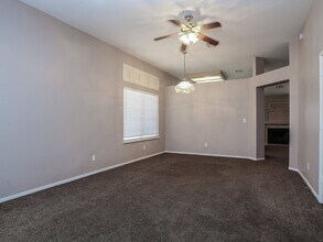 265 Prairie Rose St in Henderson, NV - Foto de edificio - Building Photo