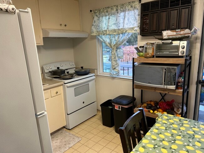 1220 Detroit Ave, Unit 3 in Concord, CA - Foto de edificio - Building Photo