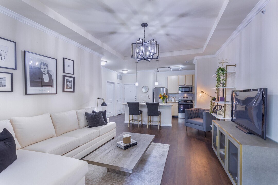 Aventura at Forest Park and Tower Grove TH in St. Louis, MO - Building Photo