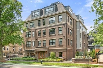 142 Babcock St, Unit 2 in Brookline, MA - Building Photo - Building Photo