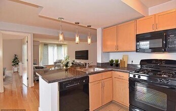 800 4th St SW, Unit N502 in Washington, DC - Building Photo - Building Photo