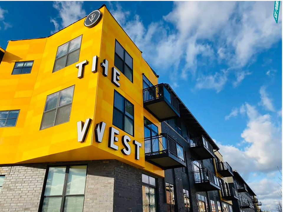 The West Living in West Allis, WI - Foto de edificio