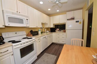 1516 Pelican Cove Rd, Unit GR144 in Sarasota, FL - Building Photo - Building Photo