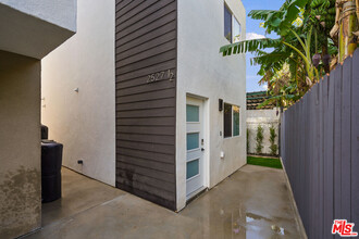 2527 1/2 Hauser Blvd in Los Angeles, CA - Building Photo - Building Photo