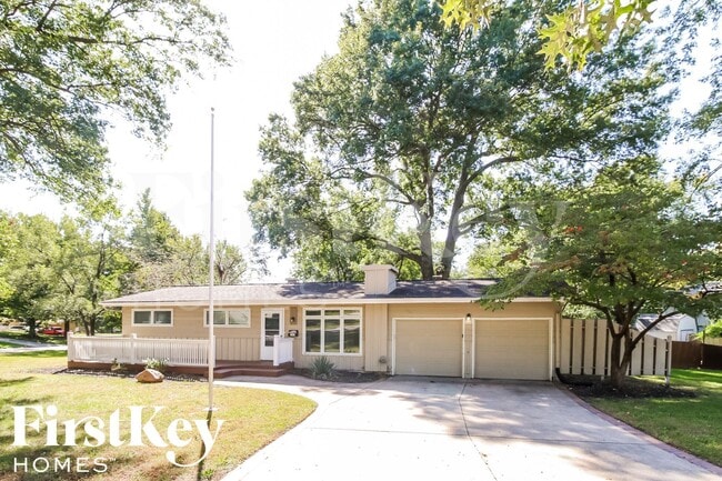 2305 NE 61st St in Kansas City, MO - Building Photo - Building Photo