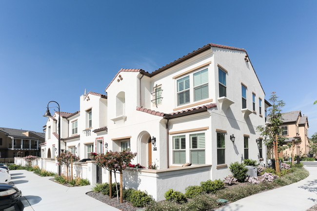 Portarosa in Brea, CA - Foto de edificio - Building Photo