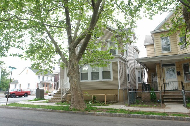 201 Patterson St in Perth Amboy, NJ - Foto de edificio - Building Photo