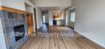 1445 Highland Vw in Redmond, OR - Building Photo - Building Photo