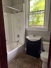 1802 Holman Ave, Unit 2 in Covington, KY - Foto de edificio - Building Photo