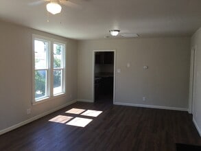 1207 Sanger Ave in Sanger, CA - Building Photo - Building Photo