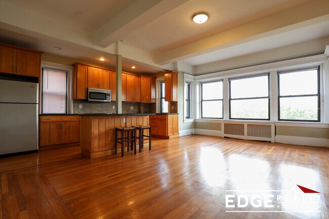 79 Carlton St, Unit 1