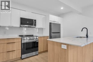 215 Raglan St in Woodstock, ON - Building Photo