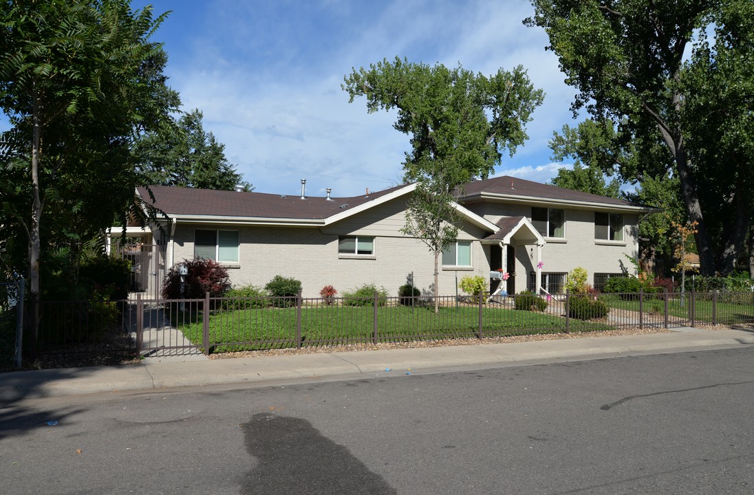 1645 Beeler St in Aurora, CO - Foto de edificio