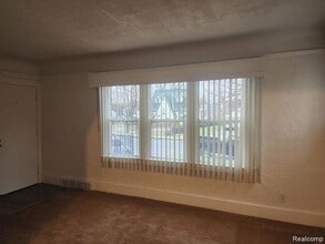 196 Bondale Ave in Pontiac, MI - Foto de edificio - Building Photo