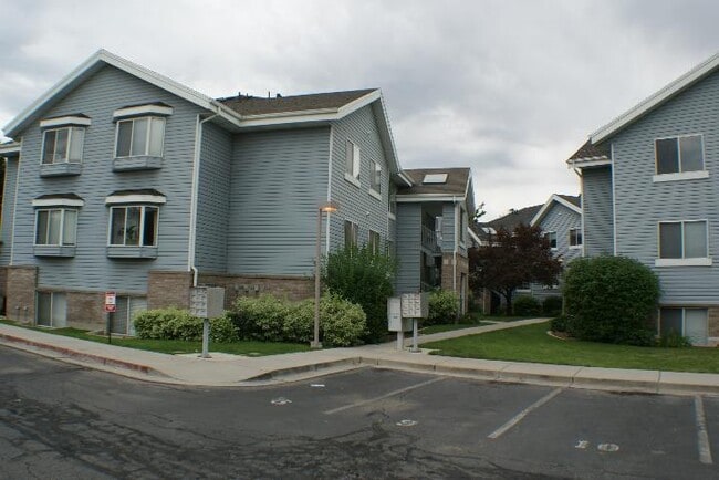 1559 N Riverside Ave #10, Unit Riverside #10/private room #1 contract in Provo, UT - Building Photo - Building Photo