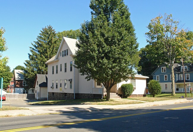 197-199 Queen St in Bristol, CT - Foto de edificio - Building Photo