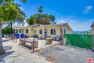 3046 Chadwick Dr in Los Angeles, CA - Building Photo - Building Photo