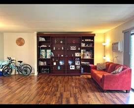 138 E Bailey Rd, Unit G in Naperville, IL - Foto de edificio - Building Photo